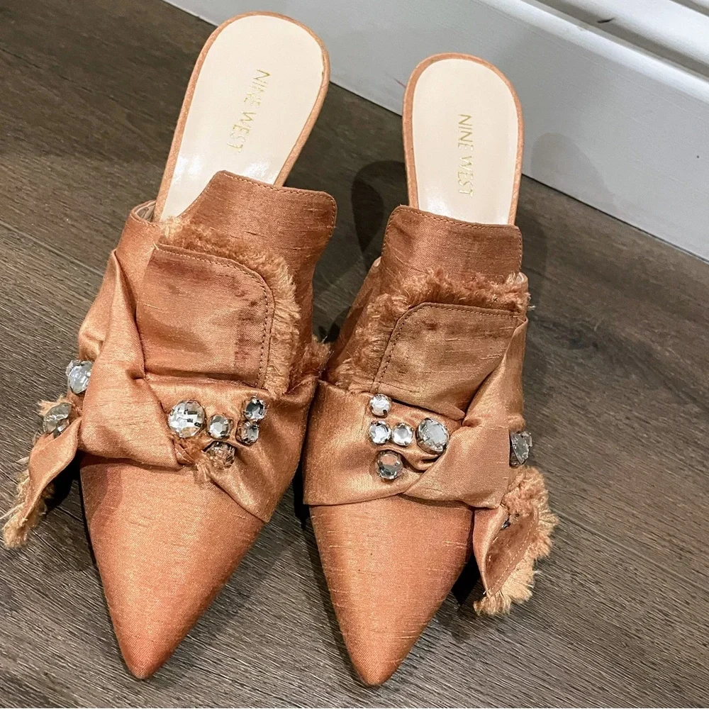 Fab Gold Faux Silk Stiletto’s with bling - Picture 2 of 3